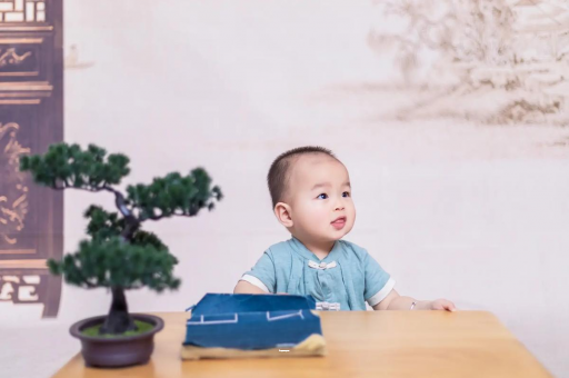 永兴三个月宝宝抬头不稳